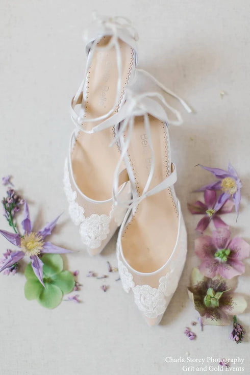 AMELIA/ // Brautschuhe mit Spitze bestickt