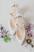 AMELIA/ // Brautschuhe mit Spitze bestickt