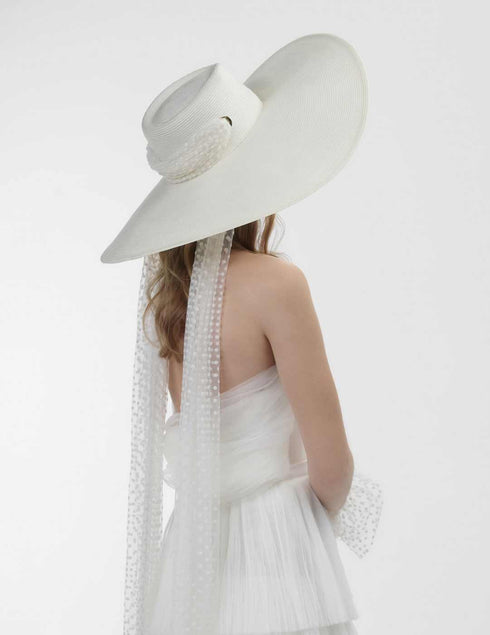 HUT mit breiter Krempe für die Braut