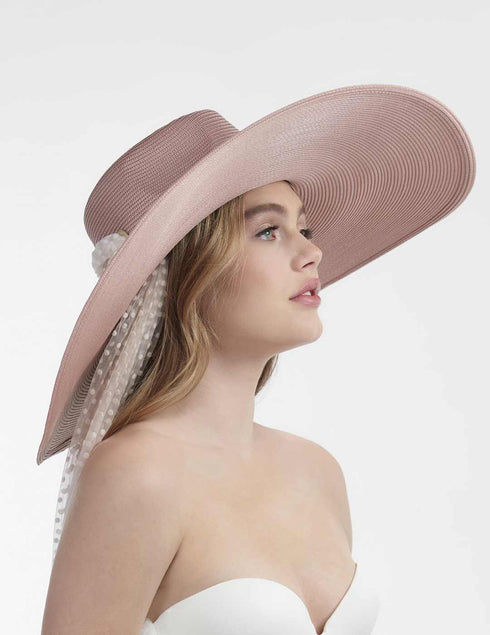 HUT mit breiter Krempe für die Braut